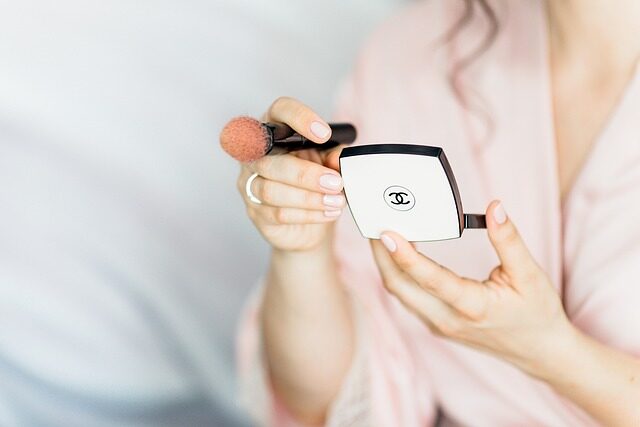 Técnicas de maquillaje paso a paso para lograr un look natural y elegante en minutos