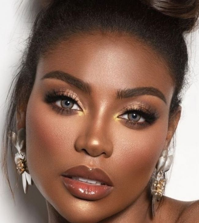 Maquillajes en tonos tierra: tendencias y consejos.